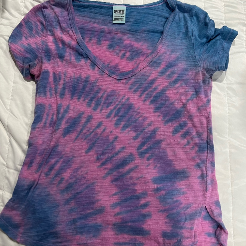PINK Victoria's Secret Purple and Pink Tie-Dye V-Neck Tee